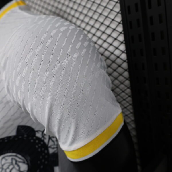 2024-2025 Real Madrid Limited Edition Snake Design Jersey – Premium Fan & Player Shirt - 图片 7